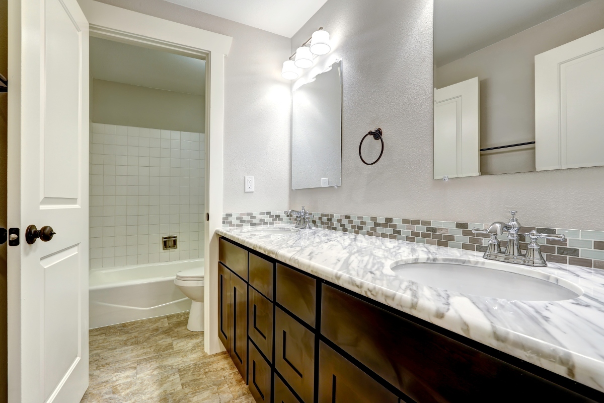quartz bathroom countertops